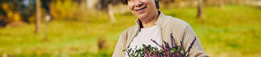 žena a podzimní aranžmá